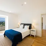 Linden Tree House A And B Caldelas