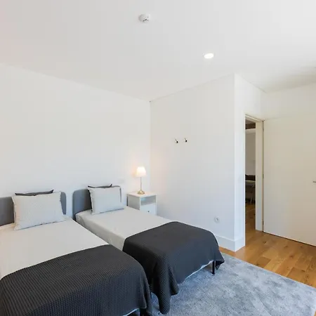 Linden Tree House A And B Caldelas