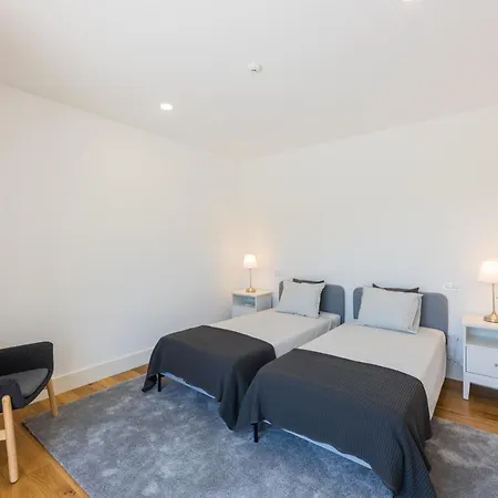 Linden Tree House A And B *