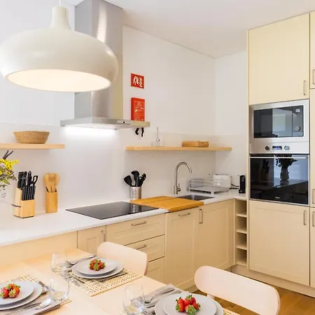 Linden Tree House A And B Апартаменты Калделаш