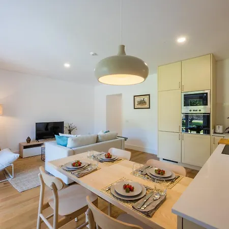 Linden Tree House A And B Daire