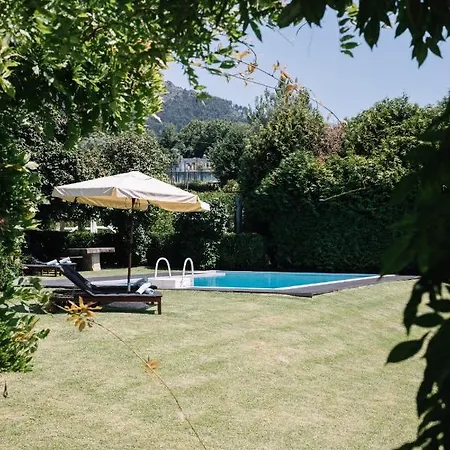 Linden Tree House A And B *