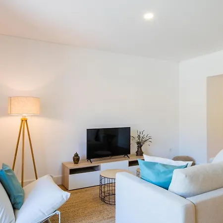 Linden Tree House A And B *