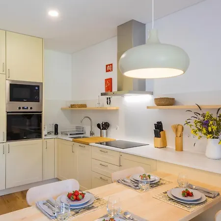 Апартаменты Linden Tree House A And B Калделаш