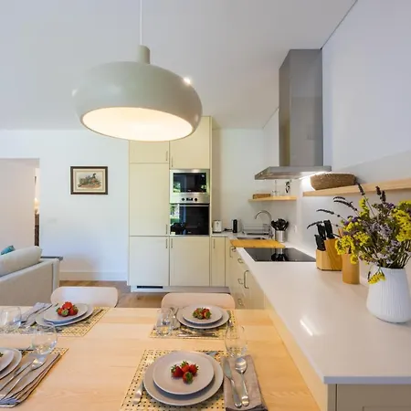 Linden Tree House A And B Daire