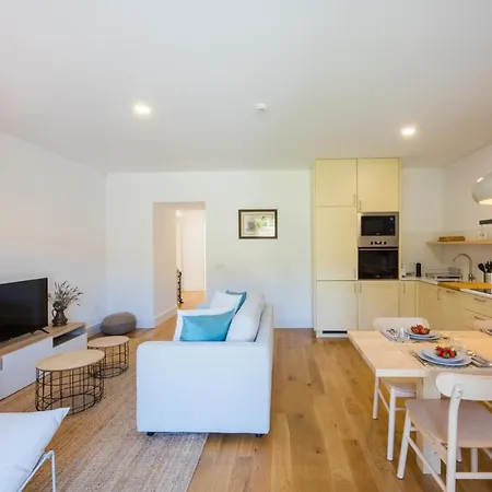 Апартаменты Linden Tree House A And B Калделаш