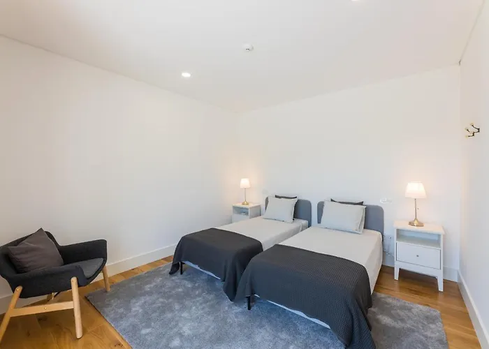 Linden Tree House A And B *