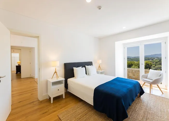 Linden Tree House A And B 아파트 *