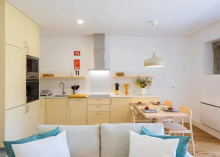 Linden Tree House A And B Caldelas