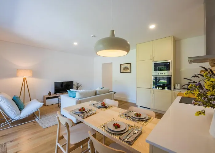 Linden Tree House A And B 아파트