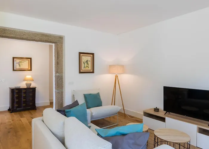 Linden Tree House A And B 아파트 *