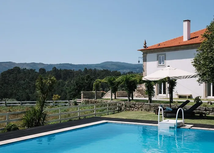 Linden Tree House A And B Caldelas