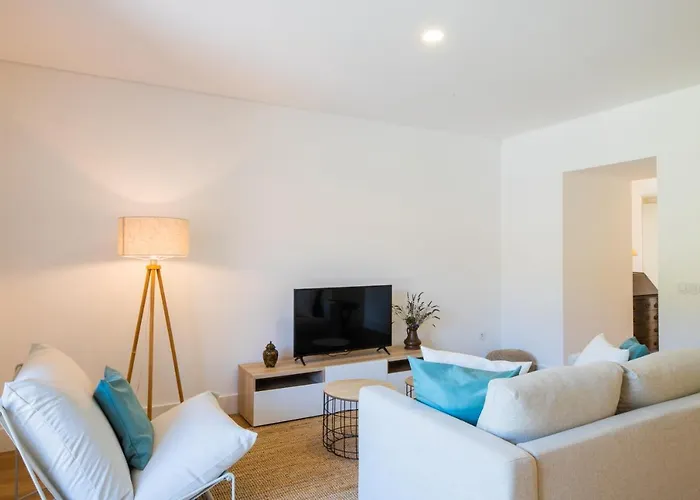 Linden Tree House A And B *